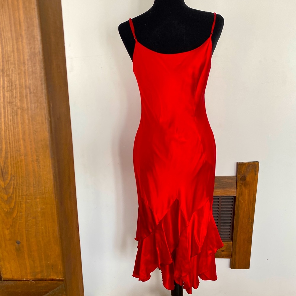 Robe en soie rouge jamais portee.